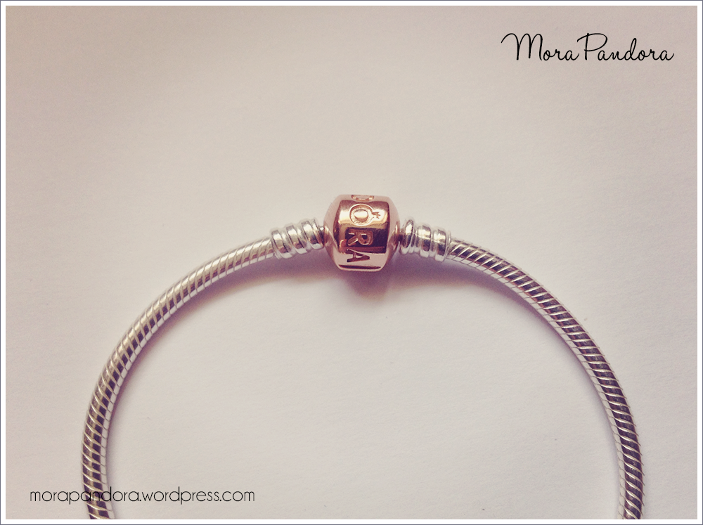 pandora rose bracelet close up